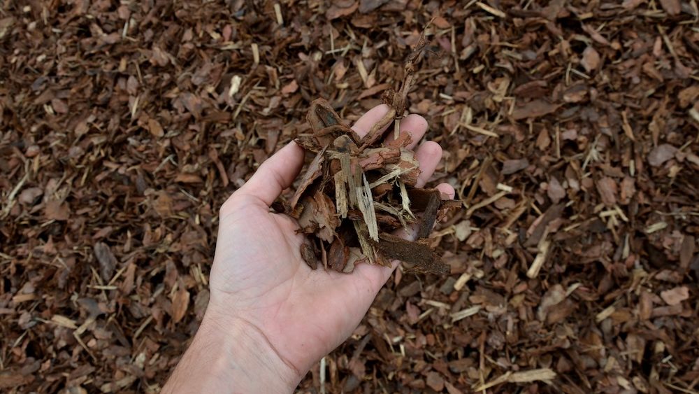 mulch bark from pieces